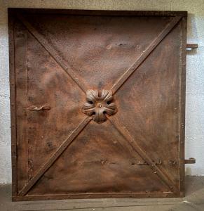 PAN242 - Antina in ferro, epoca '800, misure cm L 69 x H 75